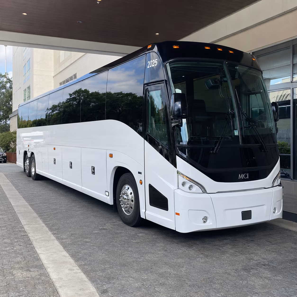 norfolk 54 passenger charter bus